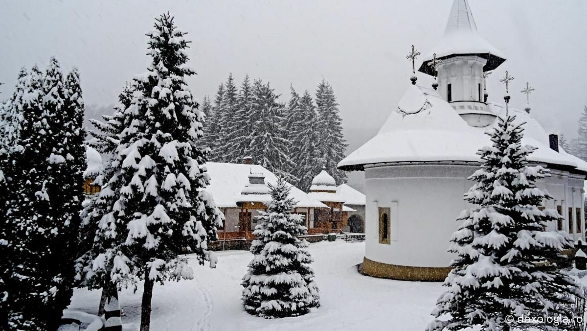 Foto) Început de iarnă la Mănăstirea Sihăstria | Mănăstirea Sihăstria